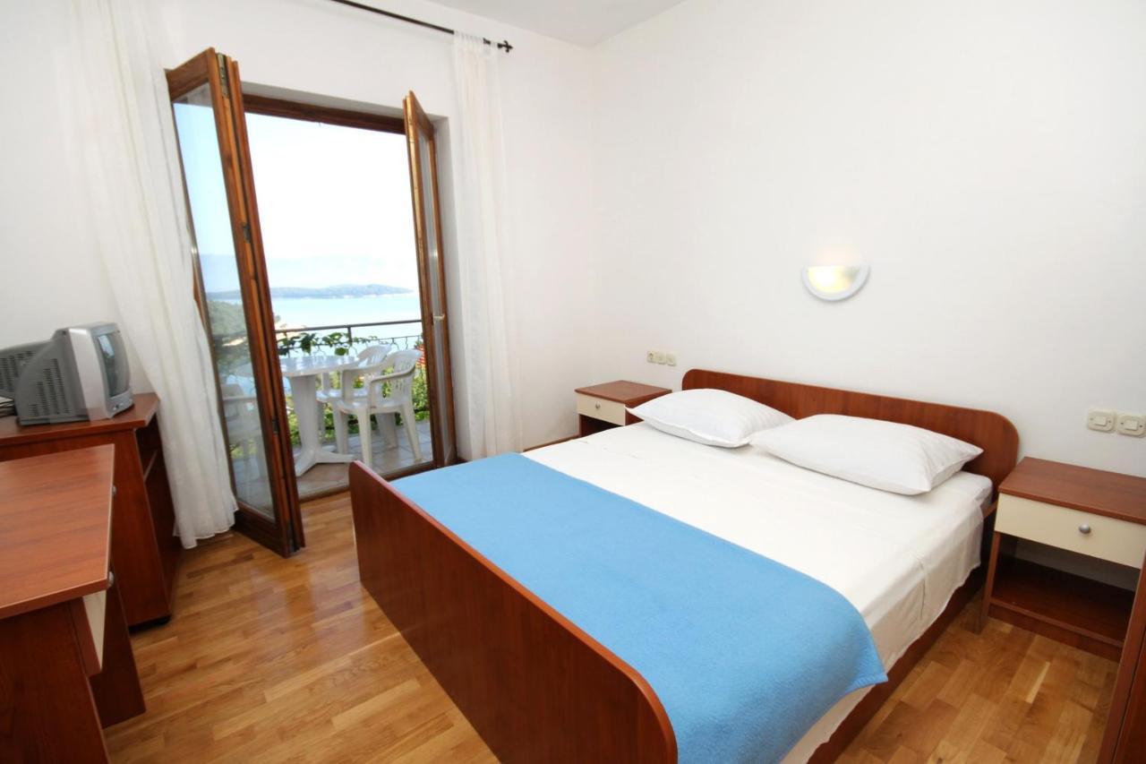 Apartments With A Parking Space Jelsa, Hvar - 8765 Jelsa  Zewnętrze zdjęcie